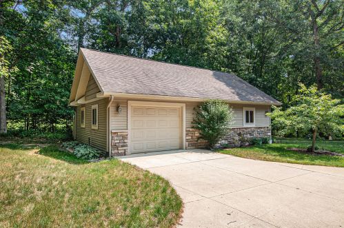 1811 Starr View Ln, Middlevle MI  49333-8066 exterior