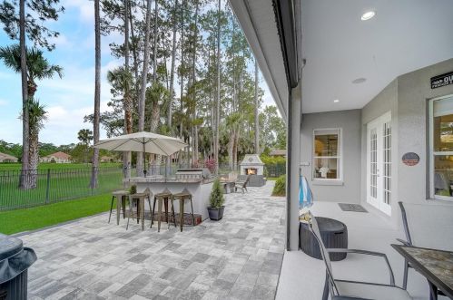 1453 Foxtail Ct, Lake Mary FL 32746-4467 exterior