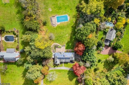 21 Mountain View Dr, Chester NJ  07930-3105 exterior