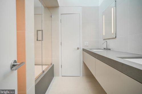 110 Delancey St, Philadelphia PA 19103-6409 exterior