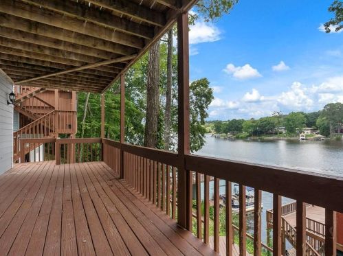 8474 Lake Dr, Lithonia GA  30039-6562 exterior