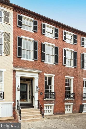 208 Pitt St, Alexandria VA  22314-3742 exterior