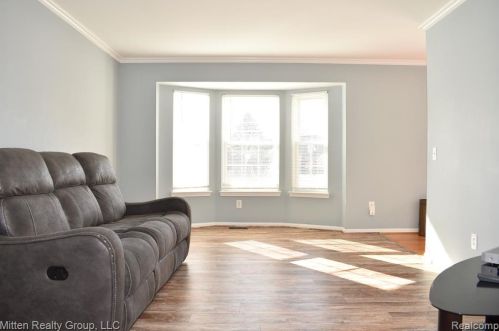 5300 Riverwalk Trl, Commerce Township MI 48382-2842 exterior