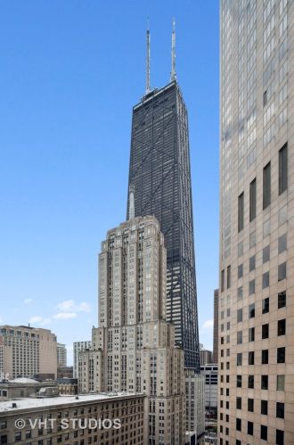 1000 Lake Shore Plz, Chicago IL  60611-2653 exterior