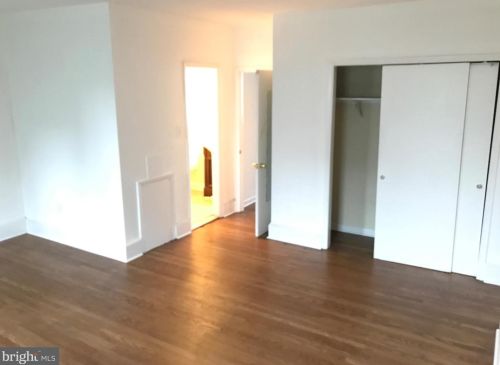 907 Clinton St, Philadelphia, PA 19107-6109