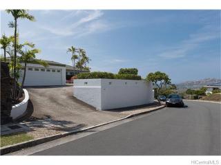 1581 Kamole St, Honolulu, HI 96821-1455