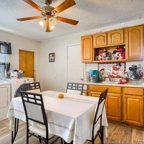 271 Gln St, New Britain CT 06051-2572 exterior