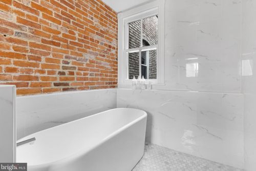 404 6 St, Washington DC 20003-2703 exterior