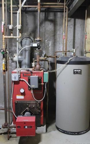 5 Play Rd, Enfield CT 06082-5148 exterior