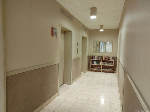 430 Lewers St, Honolulu HI 96815-2444 exterior