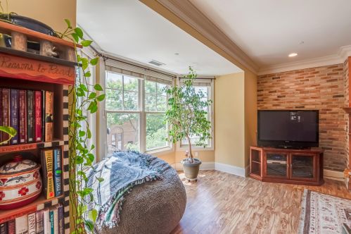 822 Hamilton St, Milwaukee WI 53202-1607 exterior