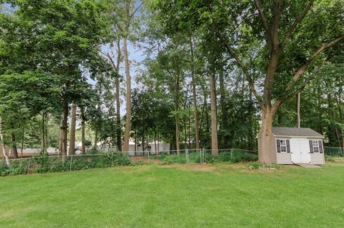 35 Helberg Rd, Springfield, MA 01128-1326