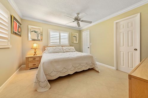 1592 14 Ave, Boynton Beach FL 33426-5807 exterior