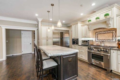 90 Hamlet Dr, Commack NY 11725-4438 exterior