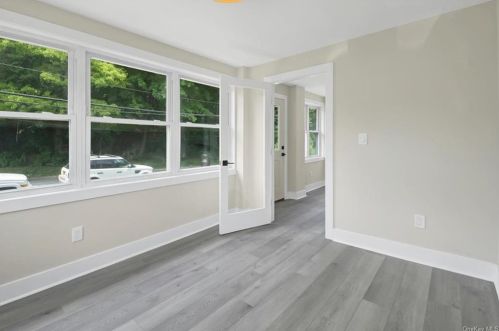 11 Hutchinson Blvd, Mount Vernon NY 10552-2510 exterior