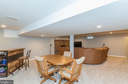 33 Vly Vw Dr, Hanover PA 17331-8307 exterior