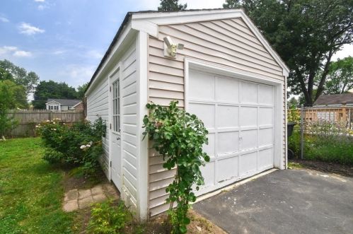 17 Waldorf St, Springfield MA 01109-1837 exterior