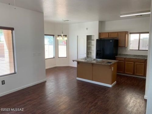 7916 Baja Stone Ave, Tucson AZ  85756-8477 exterior