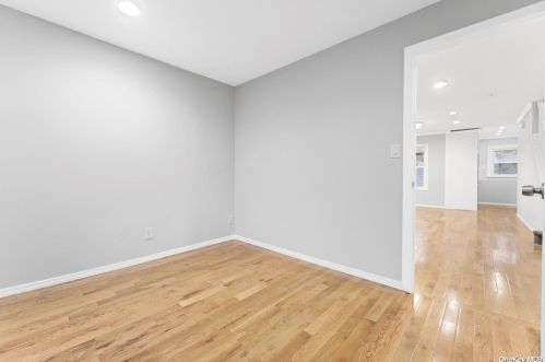 4031 Rombouts Ave, Bronx NY  10466-2513 exterior