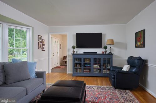 629 Goldsborough Dr, Rockville MD 20850-1905 exterior