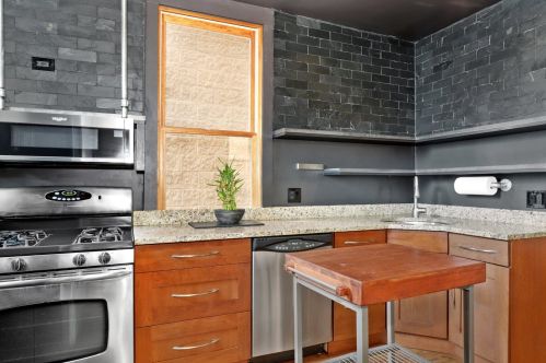 1817 Honore St, Chicago IL 60657-2007 exterior