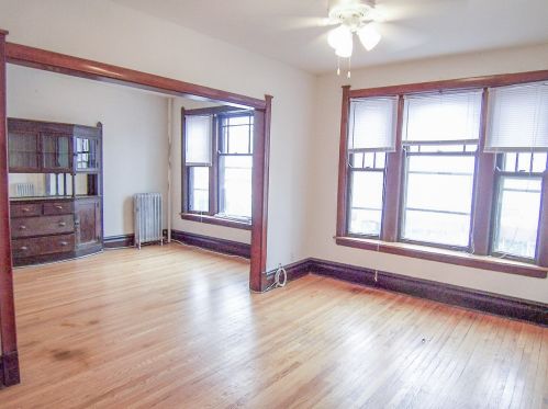 1947 Montrose Ave, Chicago, IL 60613-1022