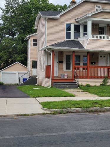 54 Edgewood St, Springfield MA  01109-3026 exterior