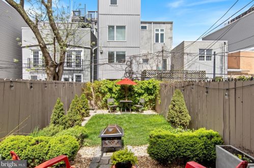 2137 Christian St, Philadelphia PA  19146-1209 exterior