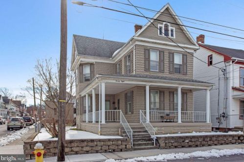 28 Middle St, Hanover, PA 17331-3133