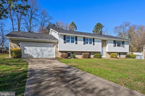 2410 Rochelle Dr, Fallston, MD 21047-2212