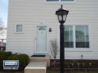 141 Raintree Ct, Aurora, IL 60504-2004