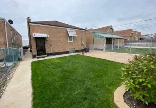 6453 Kenneth Ave, Chicago IL 60712-4709 exterior