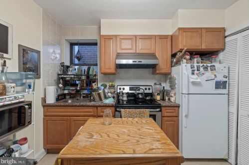 1336 Girard Ave, Philadelphia PA 19122-4212 exterior