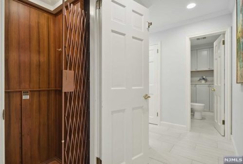 28 Greenview Way, Montclair NJ 07043-2531 exterior