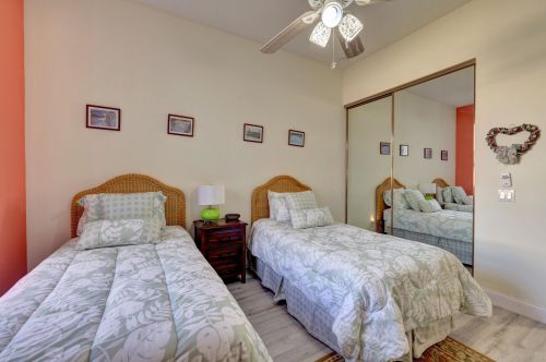 1553 Amherst Dr, Fort Pierce FL 34986-2413 exterior