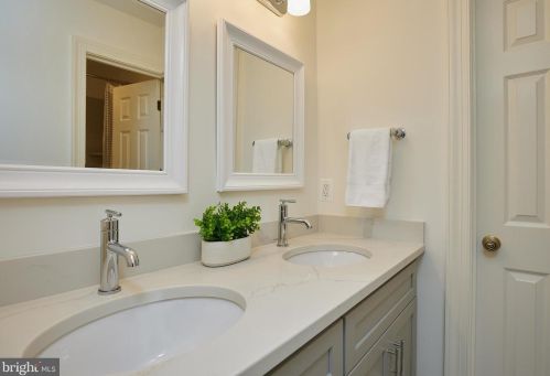 13508 Maidstone Ln, Rockville MD 20854-1030 exterior