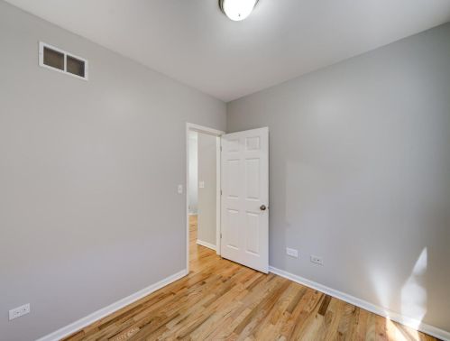 959 51 St, Chicago IL 60609-5124 exterior