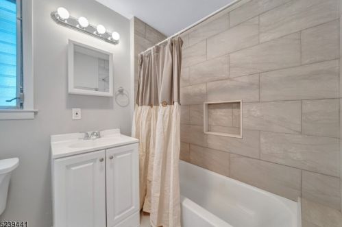 38 Highwood Rd, Parsippany NJ 07834-3202 exterior