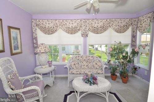 5 Meadowwood Ct, Columbus NJ 08022-1026 exterior