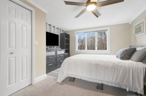 92 West St, Windsor Locks CT  06096-1813 exterior