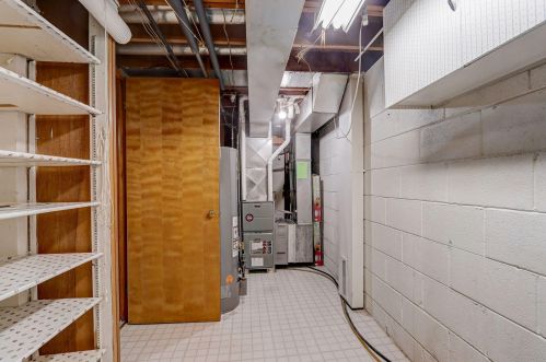 7501 Honey Crk Dr, Milwaukee WI 53221-4062 exterior