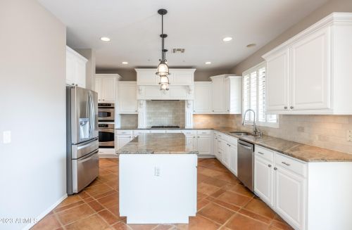 3931 Crst Ln, Phoenix AZ 85027-1602 exterior