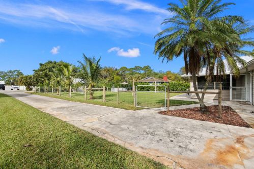 5417 Palmetto Dr, Fort Pierce FL  34982-7481 exterior