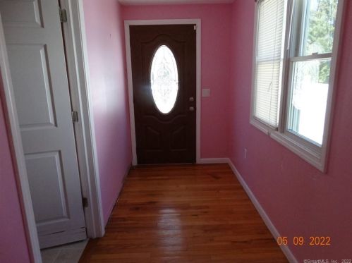 23 Ellis Rd, Enfield CT 06082-4426 exterior