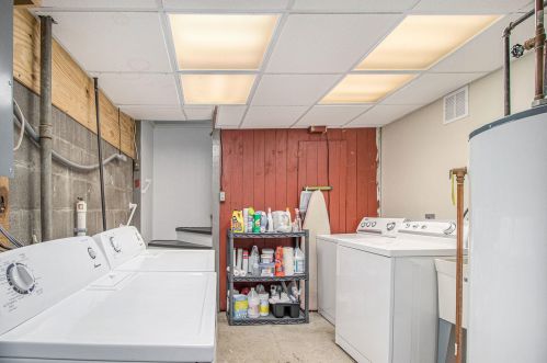 8551 Riverview Dr, Kalamazoo MI 49004-8612 exterior