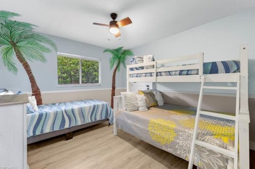 865 105 Ave, Naples FL 34108-1838 exterior