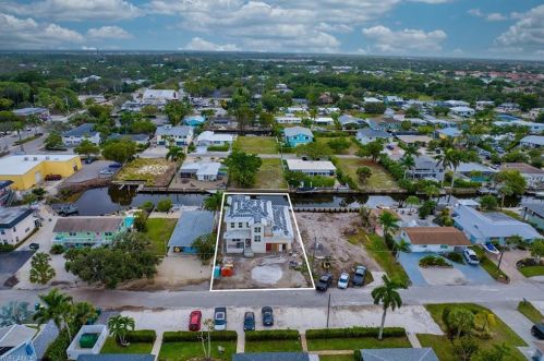 2800 Shoreview Dr, Naples FL 34112-5813 exterior