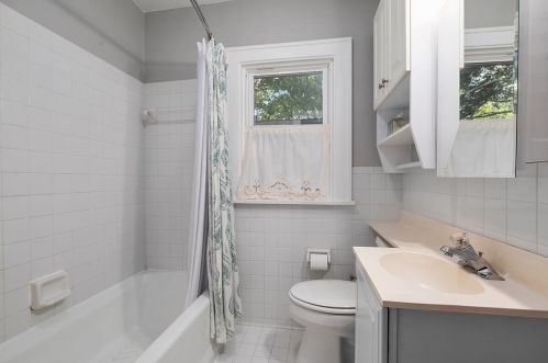 2215 Amherst Ave, Kalamazoo MI 49008-3970 exterior