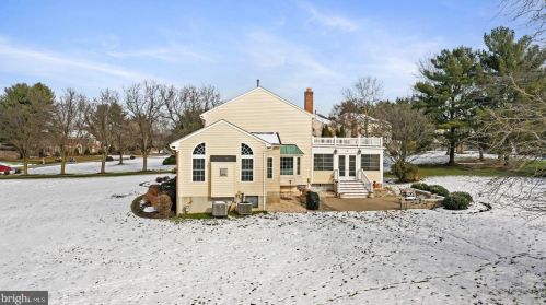 19840 Meredith Dr, Rockville MD 20855-2426 exterior