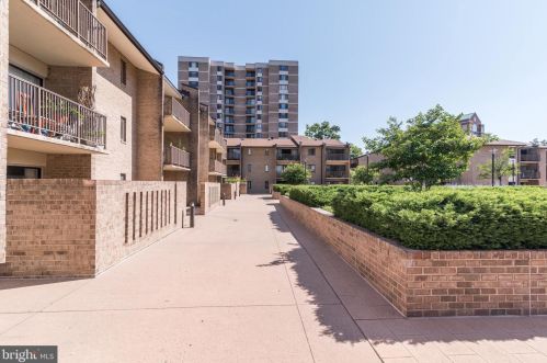 118 Monroe St, Rockville MD 20850-2502 exterior